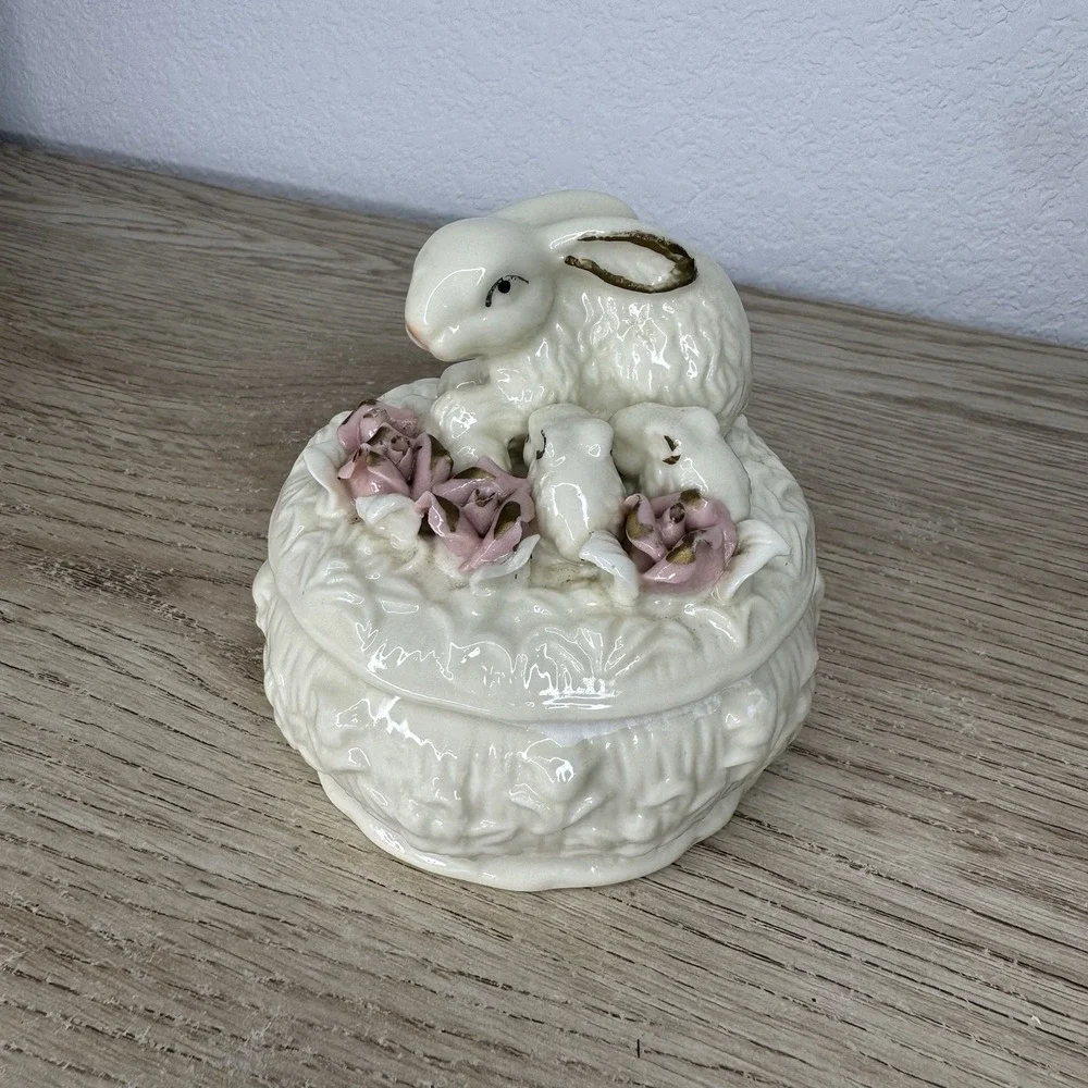 Vintage 2000 Rabbit & Bunnies Ceramic Trinket Box Mothers Day Easter Spring CHIP
